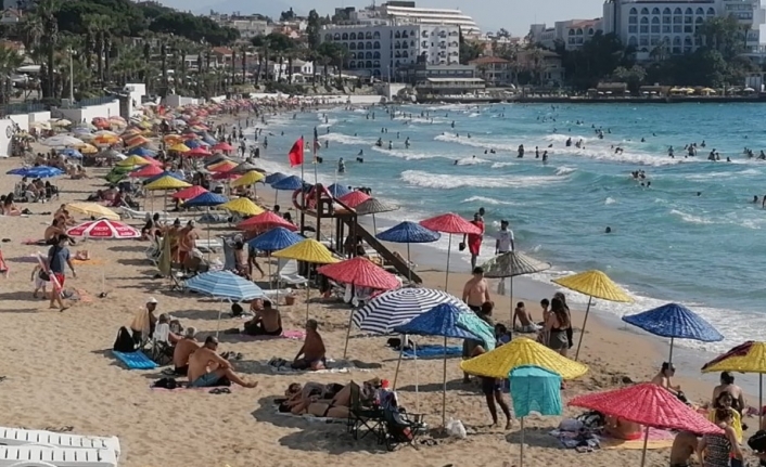Dünyaca ünlü Kadınlar Plajı’nda sosyal mesafeli deniz, kum ve güneş keyfi