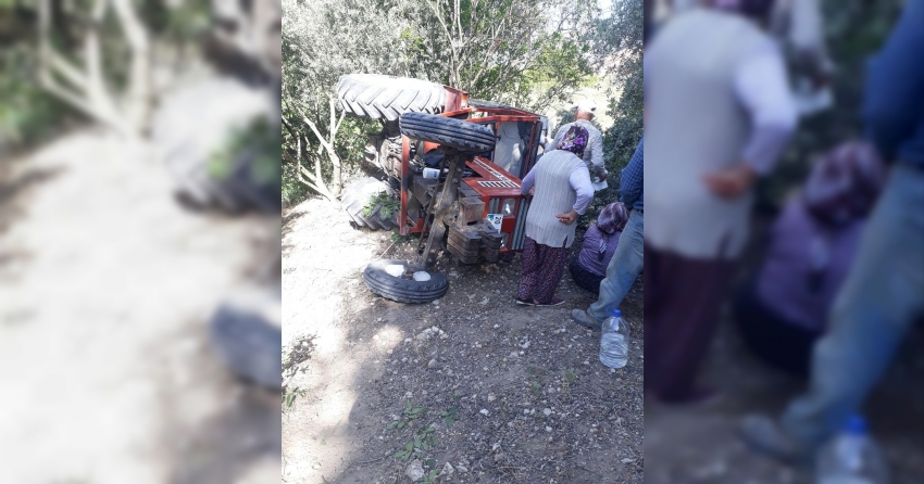 Denizli'de devrilen traktör sürücüsü yaralandı