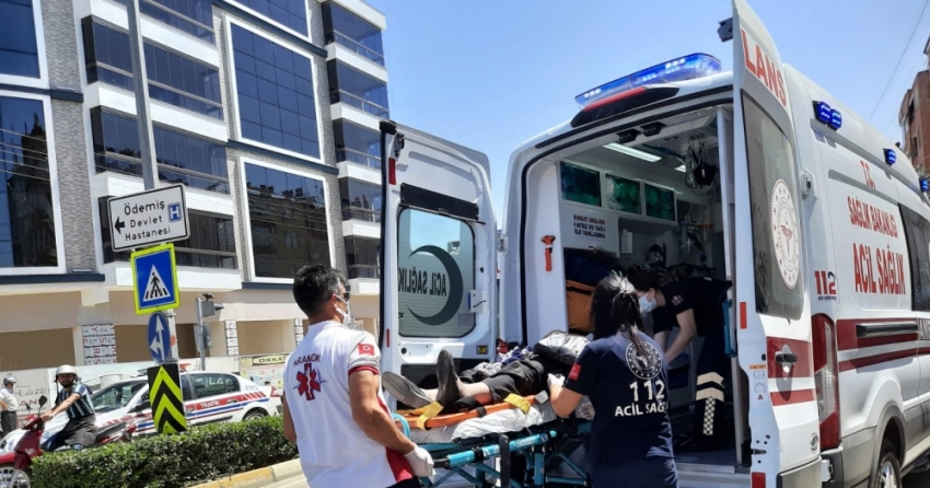 İzmir'de motosiklet yayaya çarptı: 2 yaralı