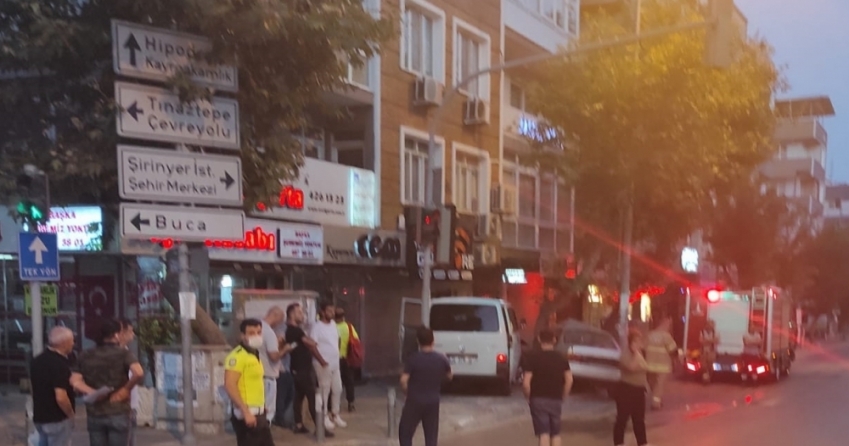 İzmir'de minibüsün otomobille çarpışması sonucu 1 kişi öldü